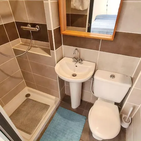 A A 50 M De La Avec Terrasse Amenagee Et Wifi Hyères